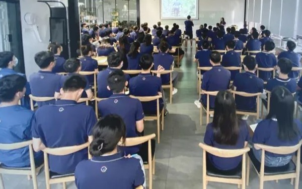 【智慧分享日第2期】保持危机意识，持续变革，不懈奋斗！